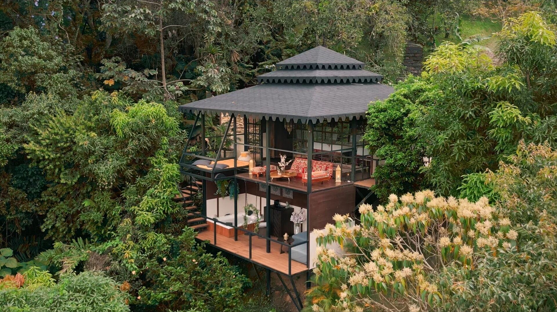 Stuga Comfort - uteplats - utsikt mot bergen | Egyptiska bomullslakan, sängtillbehör av högsta kvalitet och duntäcken