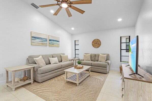 Smart TV, video games, foosball, table tennis - What a View -Gulf Access, Southern Exposure, Pool, Ping-Pong-Waterside Oasis - Roelens (Cape Coral)