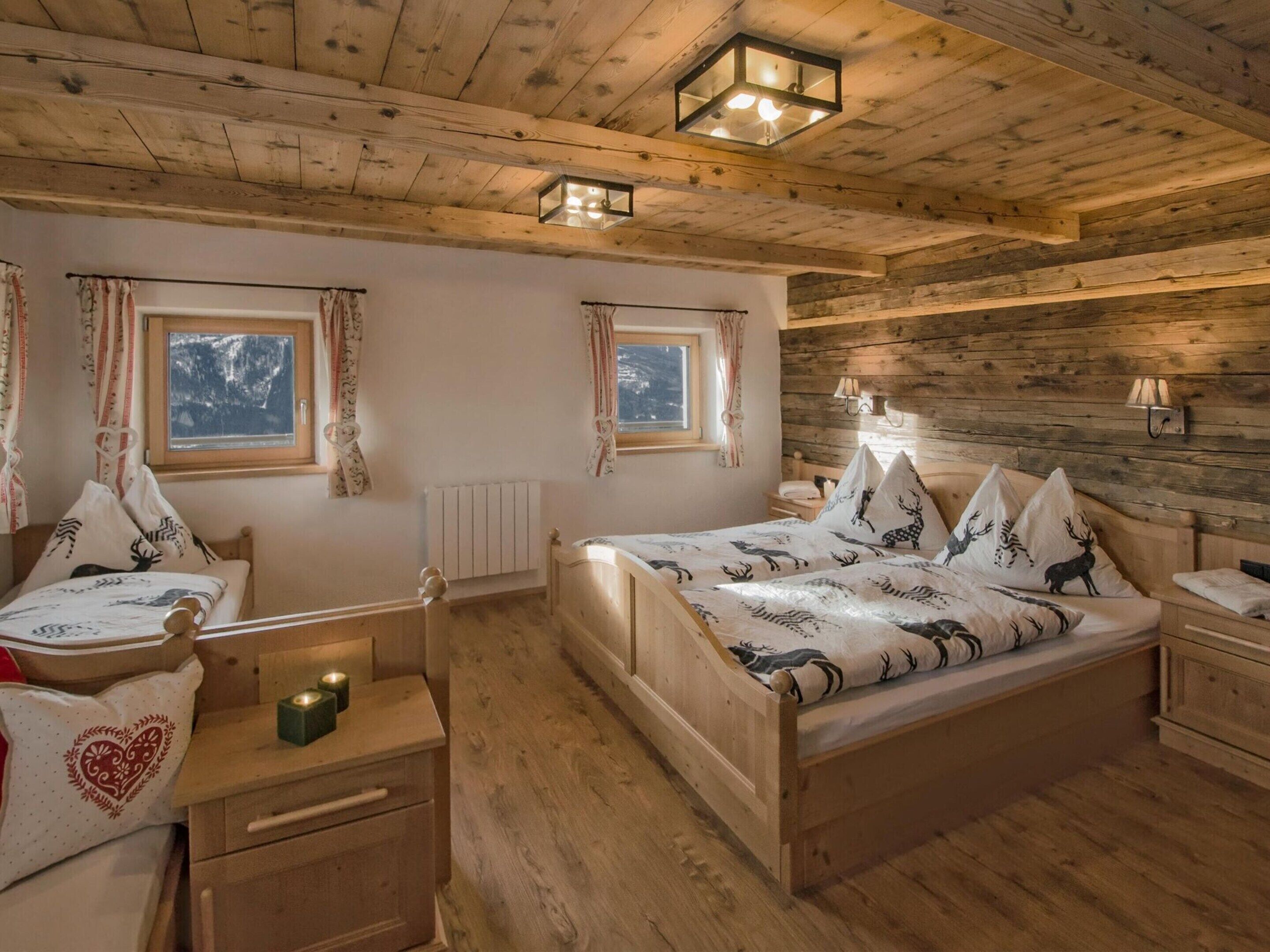 3 bedrooms, bed sheets