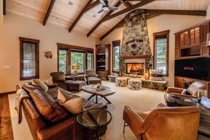 Smart TV, fireplace, table tennis