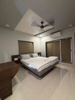 Quarto luxo, vista para a piscina | Wi-Fi de cortesia