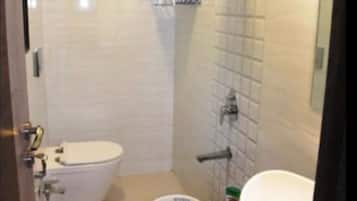 Deluxe Room, Pool View | Bathroom | Shower