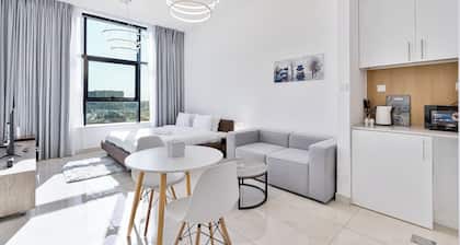 Lovely Studio with Pool and Gym