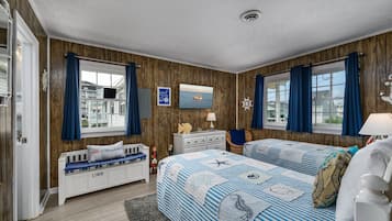 4 bedrooms, iron/ironing board, WiFi, bed sheets