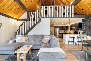 Smart TV, video games, books - Relaxing A-Frame with view of the Pines (Flagstaff)