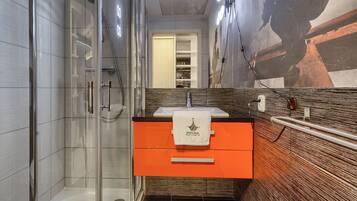 Apartment, Balcony | Bathroom