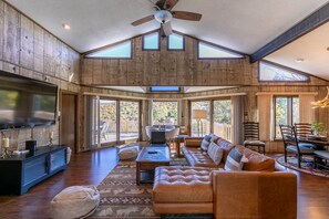 Smart TV, fireplace, stereo