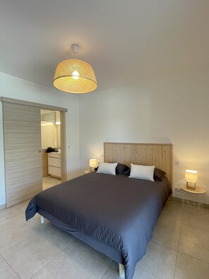 4 bedrooms, iron/ironing board, free WiFi, bed sheets