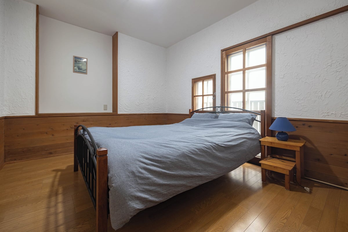Classic Double Room, Non Smoking, Mountain View | 2 bedrooms, free WiFi, bed sheets