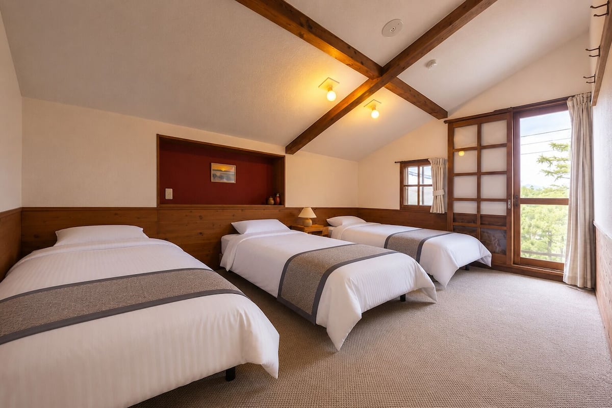 Classic Triple Room, Non Smoking, Mountain View | WiFi (free), bed sheets