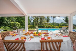 Outdoor dining - Villa with beautiful pool luxurious tropical garden 6 p (Rivière-Salée)