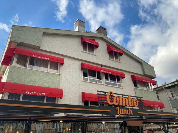 A building with red awnings labeled "KUTLU SUITS" and a sign for "Combo Lunch." - KUTLU SUİT'S (Ankara)