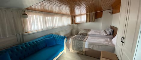 Singola Basic, balcone, vista città | Wi-Fi gratuito