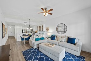 TV - Luxe Waterfront Condo | Pool | Spa | Restaurant (Horseshoe Bay)