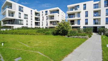 Vista frontal de la propiedad