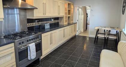 Spacious Family Holiday Home in Porthcawl