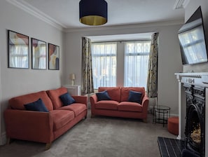Smart TV - Spacious Family Holiday Home in Porthcawl (Porthcawl)