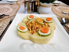 فطور أوروبي مجانًا يوميًا
