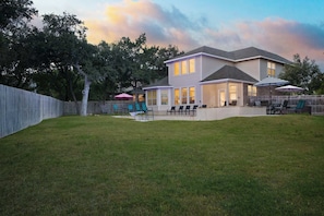 Outdoor dining - Arcade, Billiards with a non heated Pool Two master suites (San Antonio)