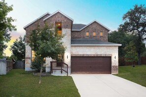 Exterior - Large House with Arcade, Billiards and a Pool! (San Antonio)