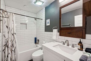 Shower, hair dryer, towels, shampoo - La Privada Stay-Heated Pool-In North Scottsdale (Scottsdale)