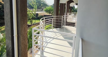 Amazing Luxury Bari Mutz Apartment Entebbe. 5-10 mins drive to Entebbe Airport