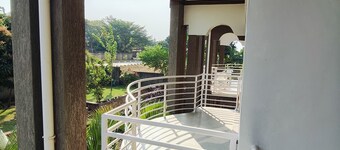 Amazing Luxury Bari Mutz Apartment Entebbe. 5-10 mins drive to Entebbe Airport