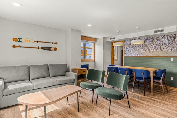 TV - Spacious 3BR Condo | Fully-Equipped Kitchen (Banff)