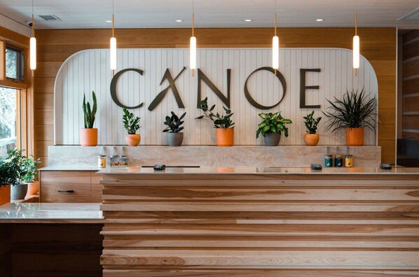 Spa - Spacious 3BR Condo | Fully-Equipped Kitchen (Banff)