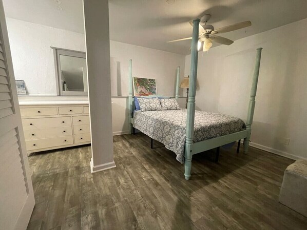 1 bedroom, desk, iron/ironing board, travel cot