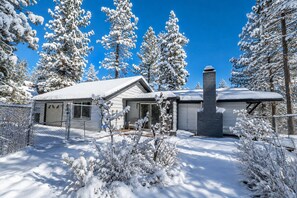 Exterior - Casita de Sergio - Peek-A-Boo Lake View, Walk to Lake, Fireplace (Big Bear Lake)