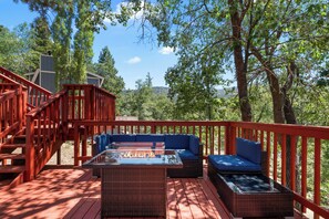 Terrace/patio - Pinecone Ridge - Hot Tub, Walk to Slopes, Multiple Decks, Foosball (Big Bear Lake)
