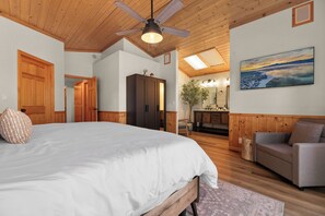 3 bedrooms, iron/ironing board, free WiFi, bed sheets - Lucky Paws - Great Location, Hot Tub, Deck, Barbecue (Big Bear City)