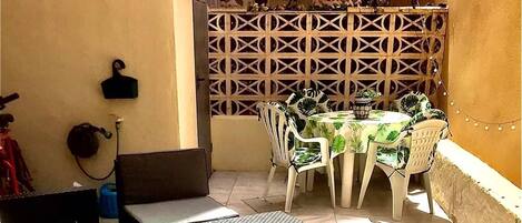 Apartment | Outdoor dining