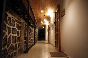 Fachada de la propiedad por la tarde o noche