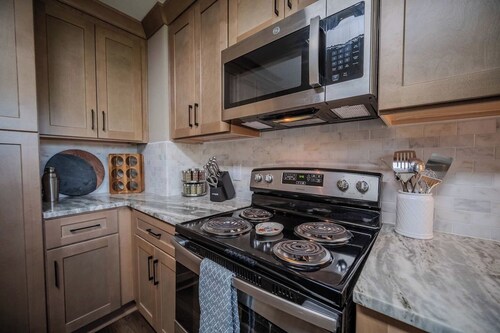 Parkside Place: Spacious 3BR Home with Game Room &