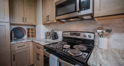 Parkside Place: Spacious 3BR Home with Game Room &