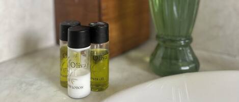 Handdukar, tvål, schampo och toalettpapper