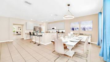 House | 6 bedrooms, Internet