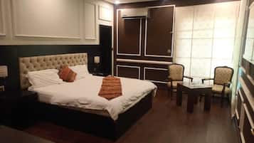 Habitación Deluxe doble | Sistema de insonorización, tabla de planchar con plancha, wifi gratis