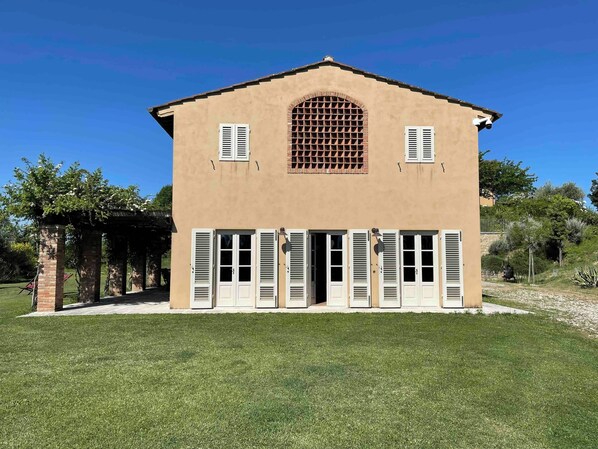 Exterior - Villa in Palaia with stunning views and unique setting, 3 bedrooms (sleep 6) (Palaia)