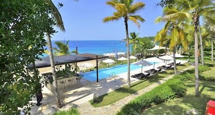 Infiniti Blu 2 bedroom suite with AC, WIFI, Free Breakfast.