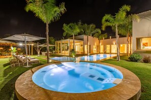 Piscine extérieure, piscine chauffée