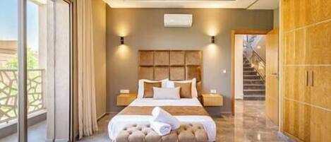 5 slaapkamers, een strijkplank/strijkijzer, wifi