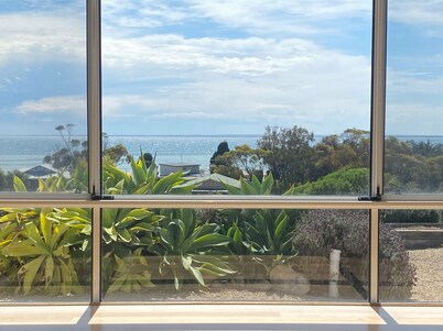Bayview Bliss - Beautiful sea views! close to playground and beach!