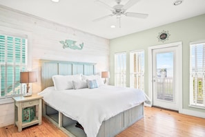 4 bedrooms, desk, iron/ironing board, free WiFi