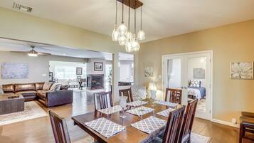 House (5 Bedrooms) | Interior