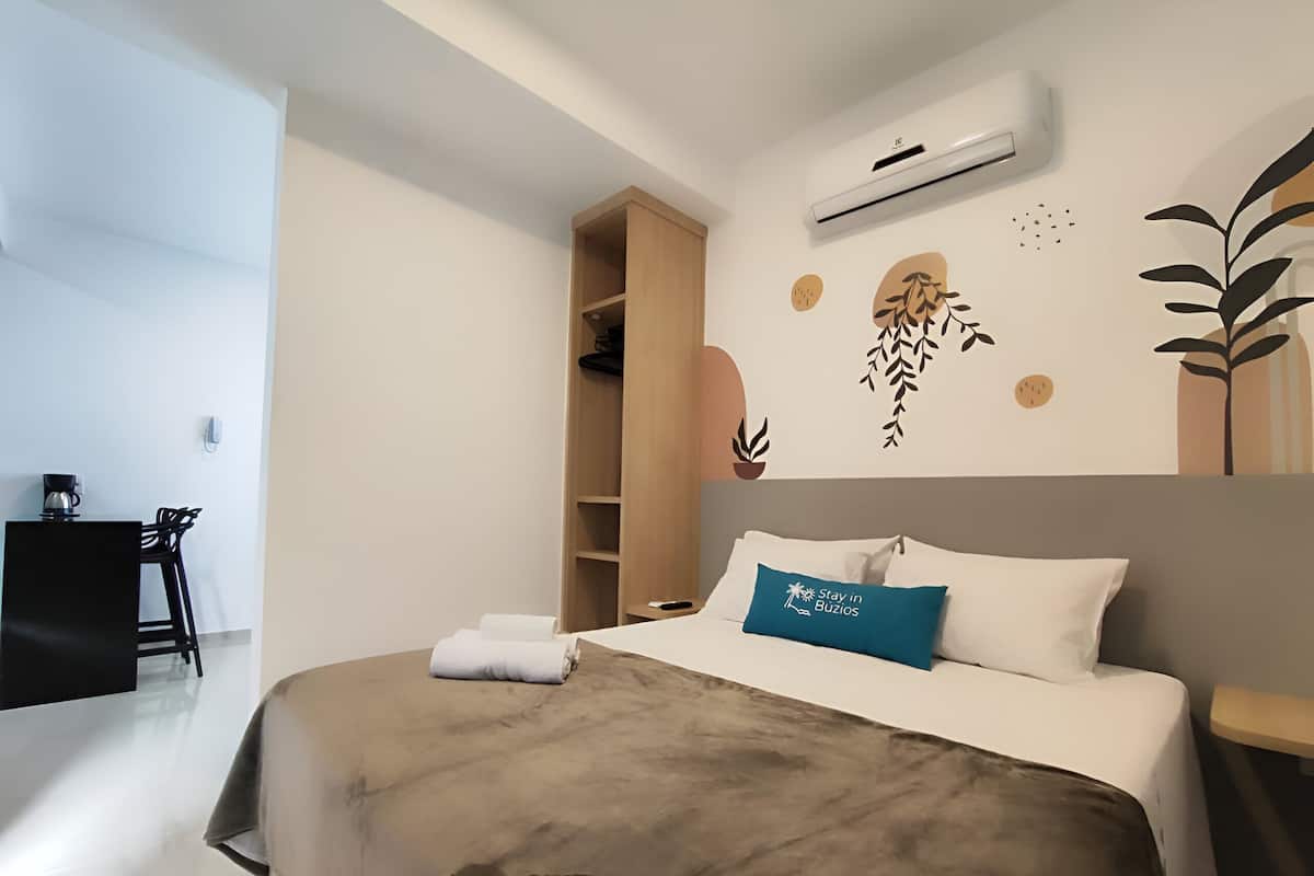 1 habitación, cortinas blackout y sistema de insonorización