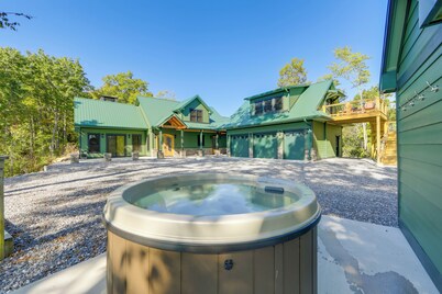 1 Mi to Nantahala River: Mtn-view Retreat!