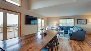 House (5 Bedrooms) | Interior